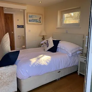 On The Ropery- With Free Parking Whitby